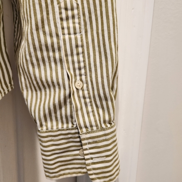 Hollister striped Men's button down army green striped button up Men's Size M - Picture 5 of 11